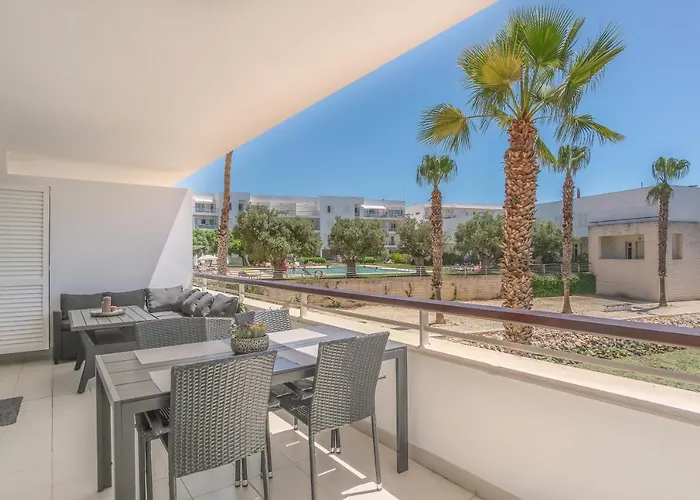 Lucky Star Marina Apartment, With Pool