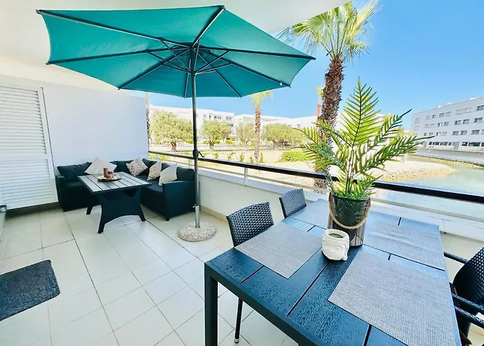 Lucky Star Marina Apartment, With Pool